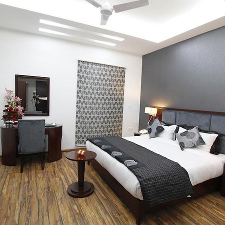 Hotel Prem Plaza Karnāl Buitenkant foto