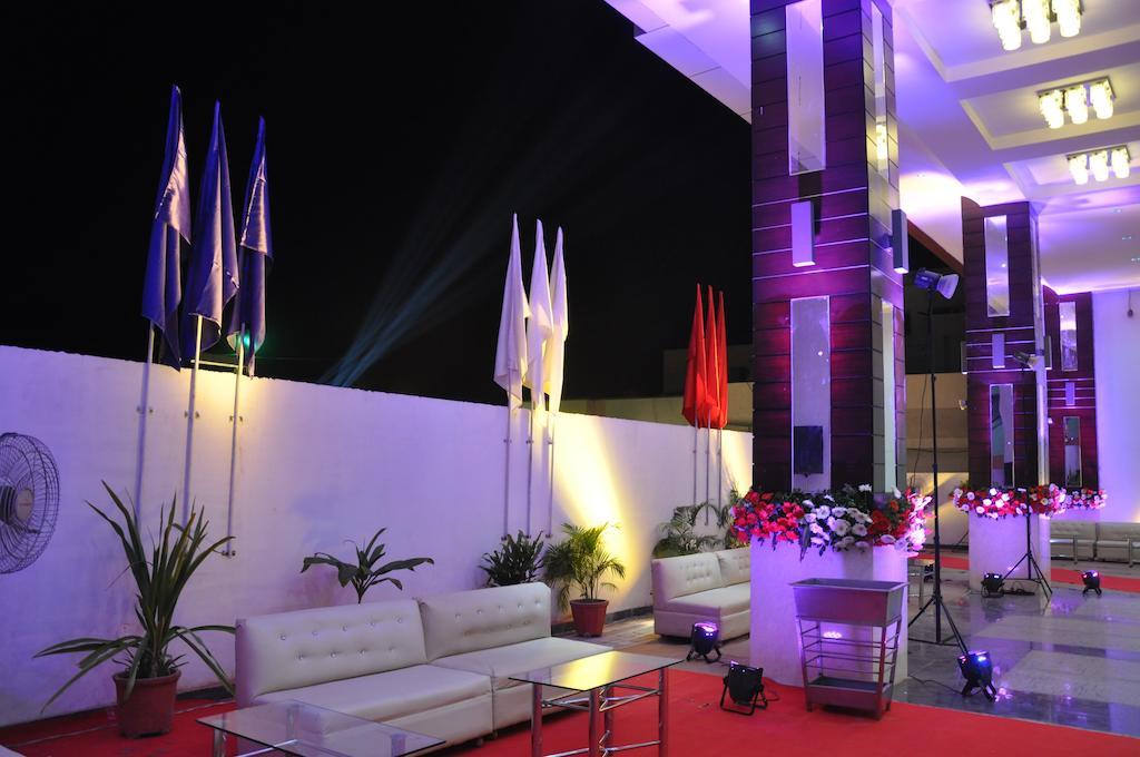 Hotel Prem Plaza Karnāl Buitenkant foto