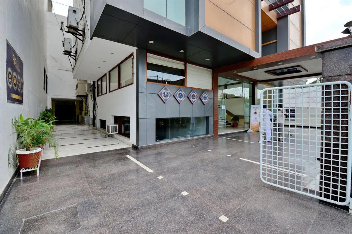 Hotel Prem Plaza Karnāl Buitenkant foto
