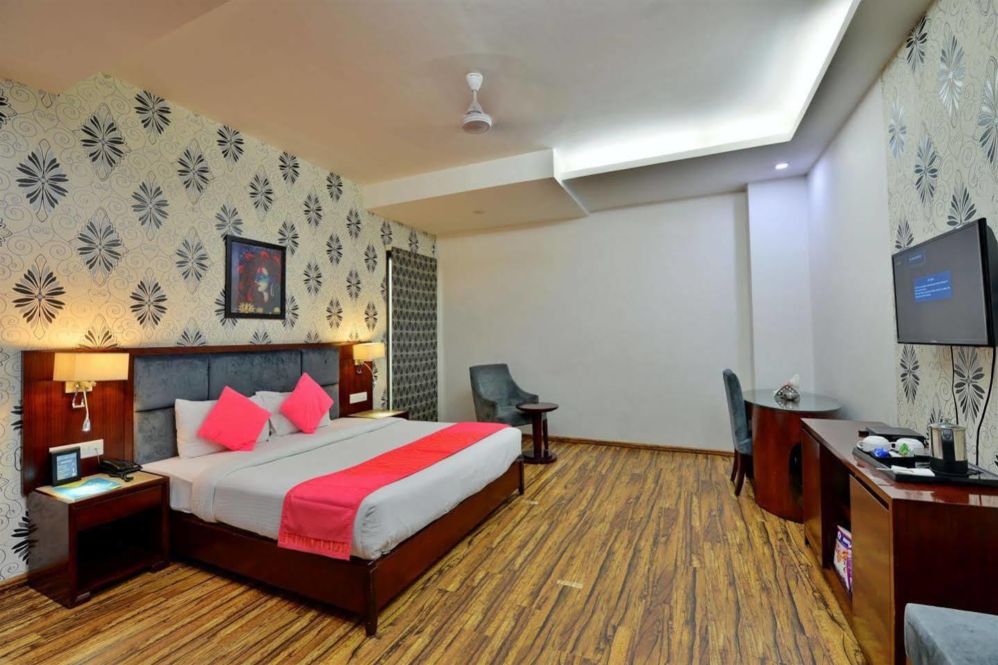 Hotel Prem Plaza Karnāl Buitenkant foto