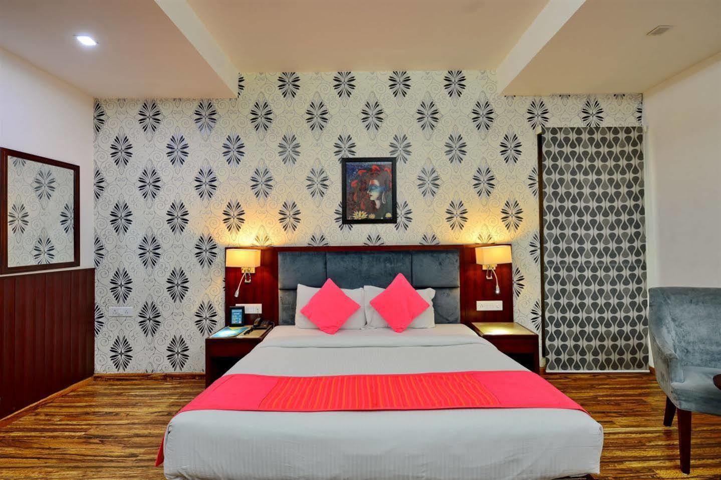 Hotel Prem Plaza Karnāl Buitenkant foto